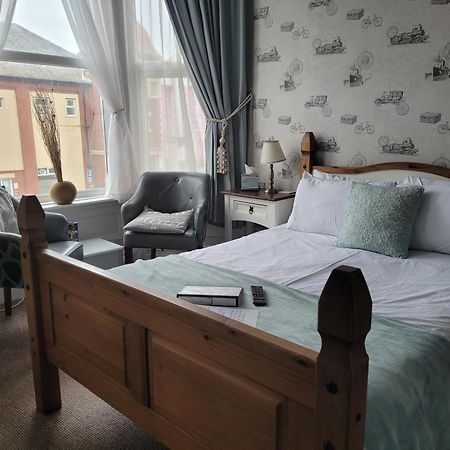 J'S Mayfair Guest House Blackpool Exterior photo