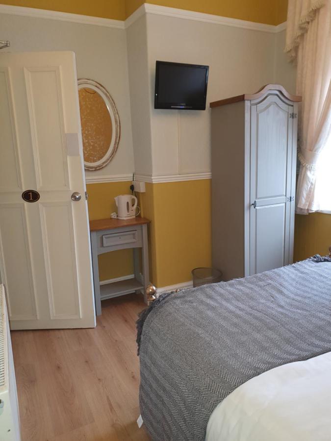 J'S Mayfair Guest House Blackpool Exterior photo