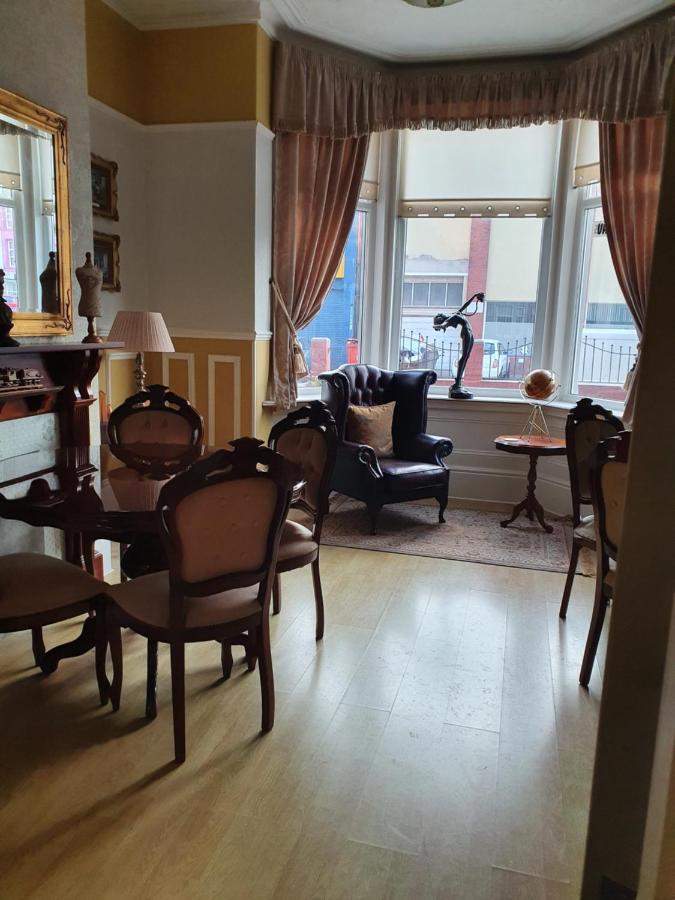 J'S Mayfair Guest House Blackpool Exterior photo