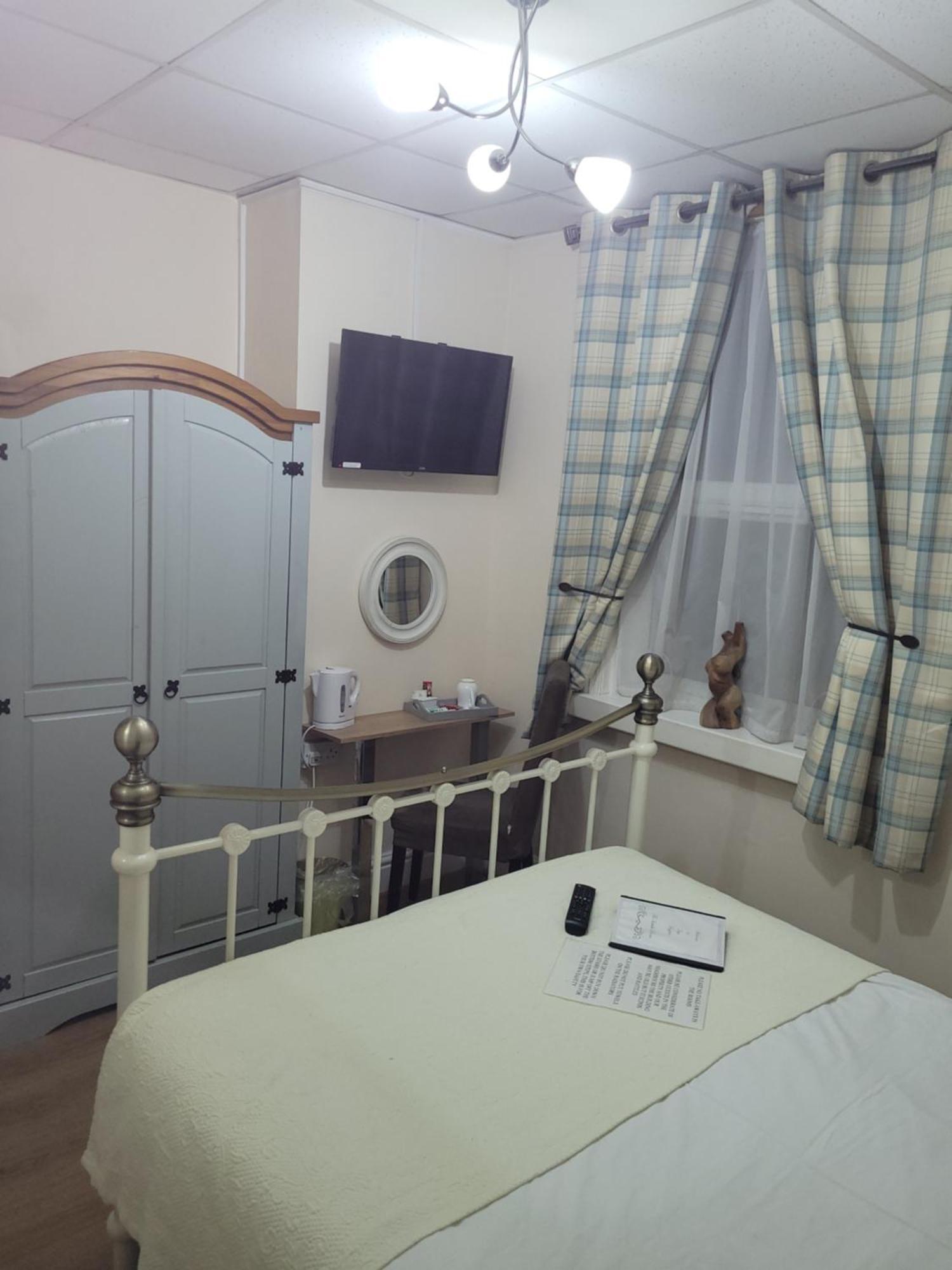 J'S Mayfair Guest House Blackpool Exterior photo