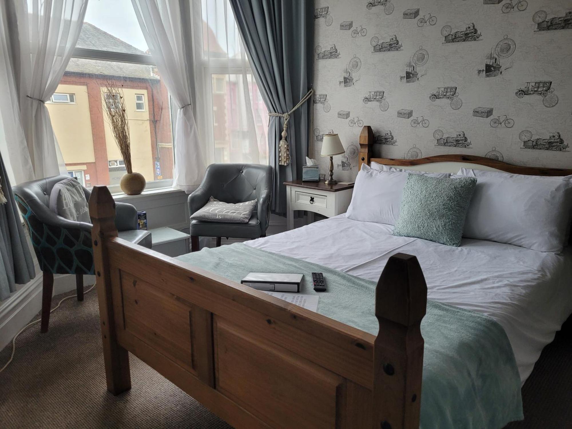 J'S Mayfair Guest House Blackpool Exterior photo