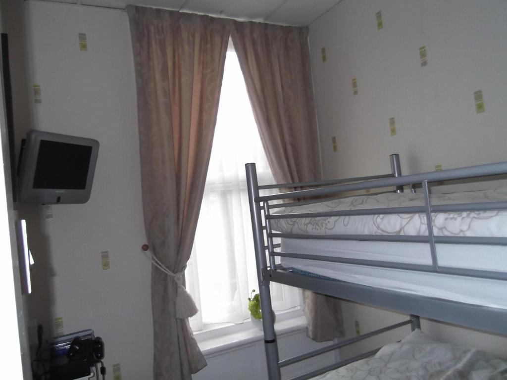 J'S Mayfair Guest House Blackpool Room photo