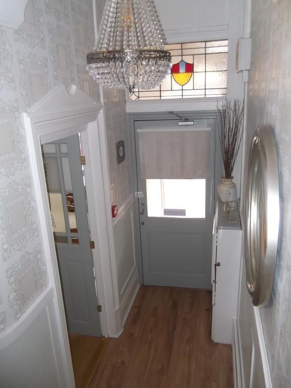 J'S Mayfair Guest House Blackpool Exterior photo